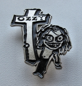 Przypinka OZZY OSBOURNE - Ozzy with cross