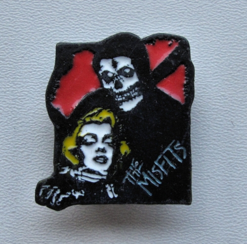 MISFITS [black] --- Metal Pin.JPG