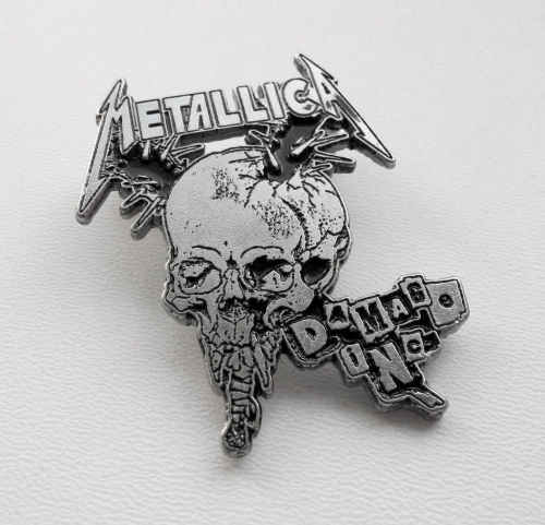 METALLICA - Damage Inc -- metal pin.JPG