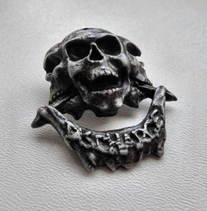 Przypinka DISCHARGE - Skulls