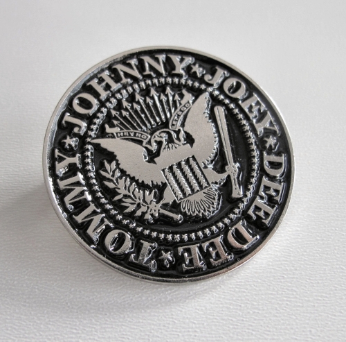 RAMONES -- metal pin.JPG