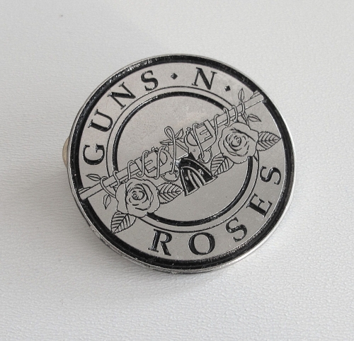 GUNS N ROSES --- Metal Pin.JPG