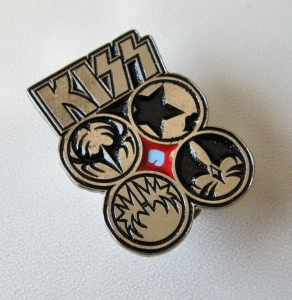 KISS - Faces -- Metal Pin