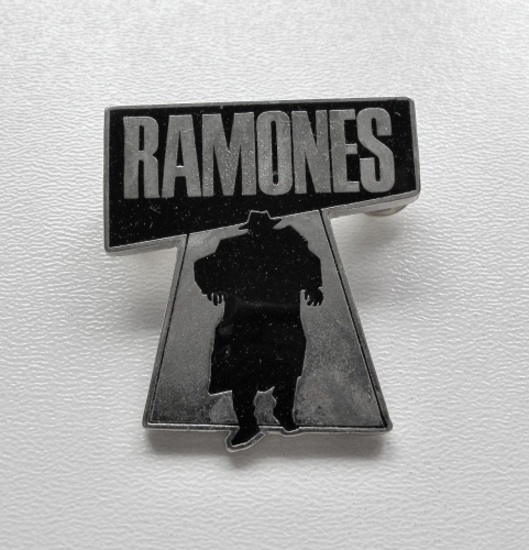 RAMONES - Pleasant Dreams  -- metal pin.JPG