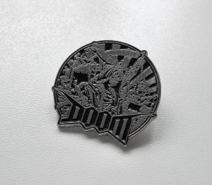 Przypinka DOOM - Death Between Weapons