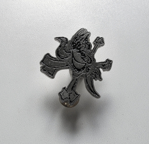 METALLICA - Skull &amp; Bones -- metal pin.JPG