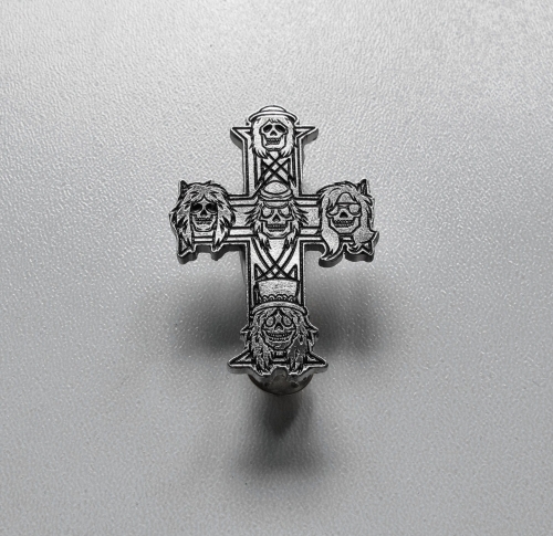 GUNS N ROSES - Appetite for Destruction -- metal pin.JPG