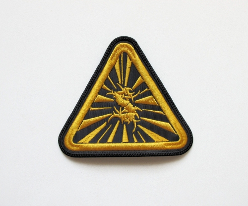 SEPULTURA - Symbol Triangle Gold  --- Embroidered Patch.JPG