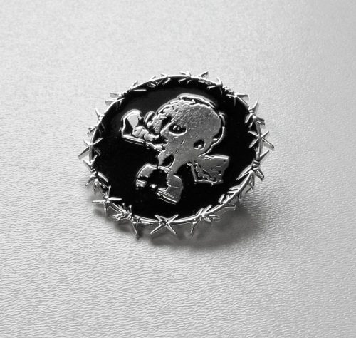 REVENGE - Skull --- metal pin.JPG