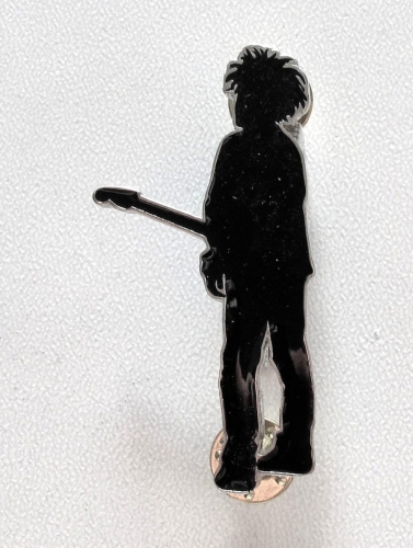 THE CURE - Boys Don't Cry -- metal pin [35].JPG