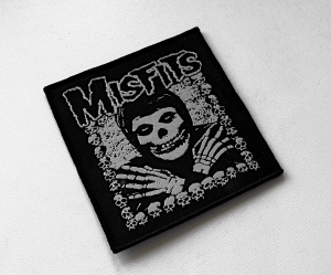 MISFITS - Fiend With Skulls [black] -- Woven Patch